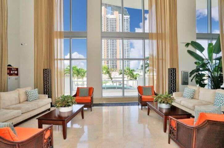 Amazing Apartment Oceanview Beautiful Amenities Sunny Isles Beach Bagian luar foto